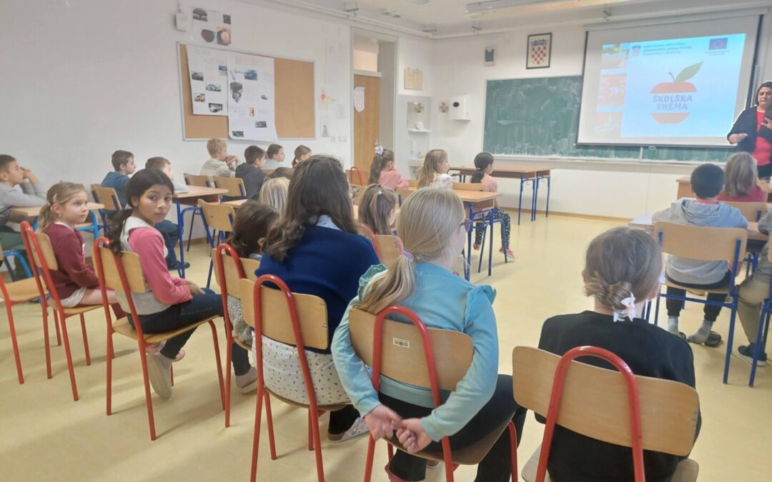 UČENICI NIŽIH RAZREDA MATIČNE ŠKOLE EDUCIRALI SE O VAŽNOSTI ZDRAVE PREHRANE U SKLOPU PROJEKTA „ŠKOLSKA SHEMA“