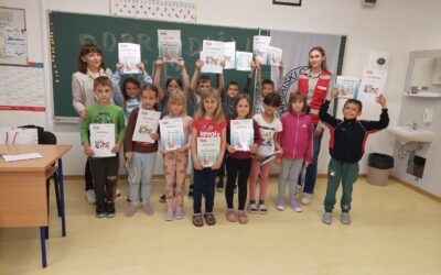 UČENICI PRVOG RAZREDA SVEČANO PRIMLJENI U POMLADAK CRVENOG KRIŽA