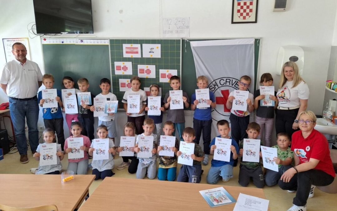 SVEČANI PRIJEM PRVAŠIĆA U PODMLADAK CRVENOG KRIŽA